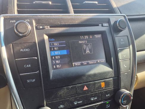 Used 2017 Toyota Camry LE image 8