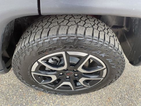 Used 2025 Jeep Compass Trailhawk image 42