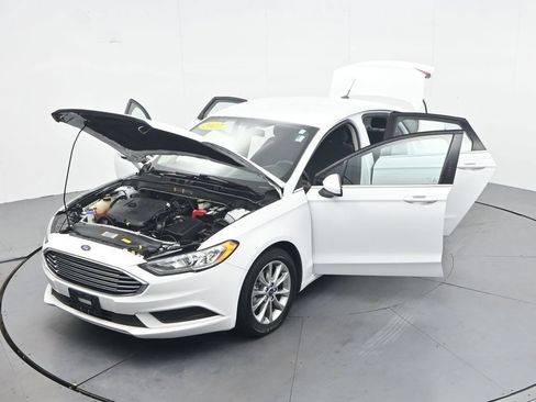 Used 2017 Ford Fusion SE w/ Fusion SE Technology Package FWD image 42
