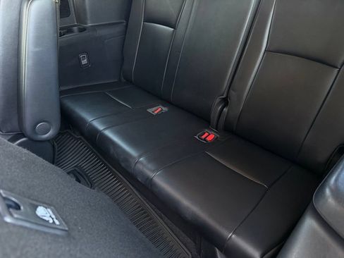 Used 2023 Toyota Highlander XLE AWD/4WD image 22