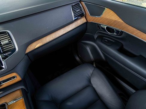 Used 2025 Volvo XC90 B6 Plus image 19