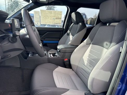 Used 2025 Toyota Tacoma TRD Sport image 8