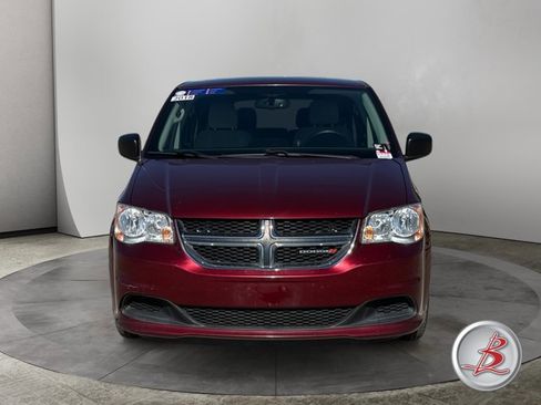 Used 2018 Dodge Grand Caravan SE w/ UConnect Hands-Free Group image 2