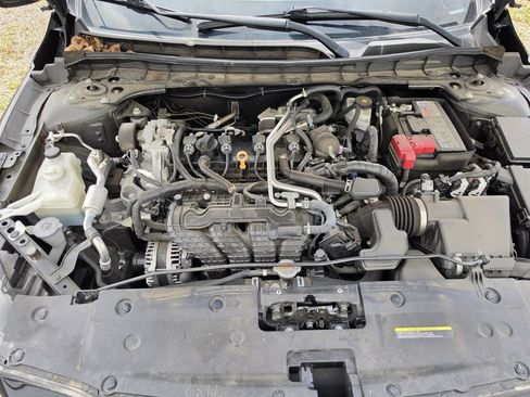 Used 2024 Nissan Altima 2.5 SV FWD image 9