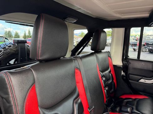 Used 2017 Jeep Wrangler Unlimited Sahara AWD/4WD image 44