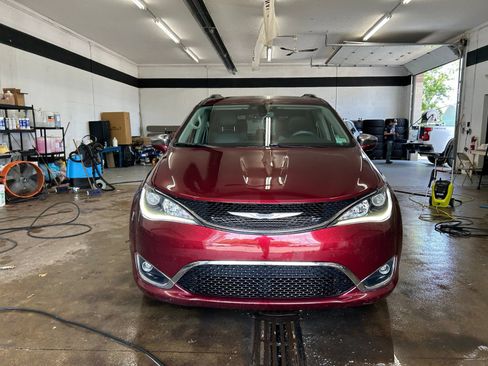 Used 2020 Chrysler Pacifica Limited FWD image 10