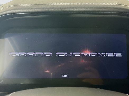 New 2025 Jeep Grand Cherokee Overland w/ Luxury Tech Group IV image 11