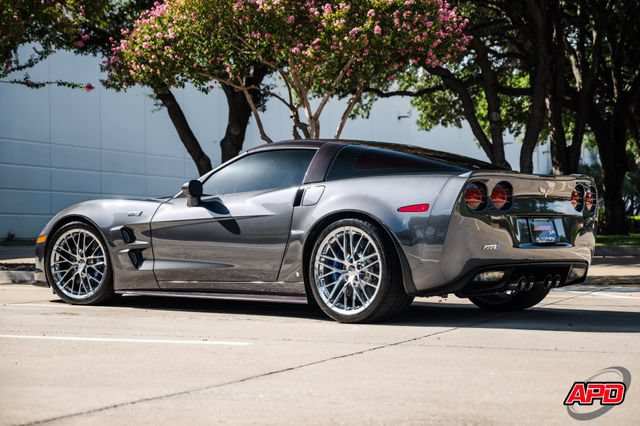 Used 2009 Chevrolet Corvette ZR1 w/ Preferred Equipment Group RWD image 3