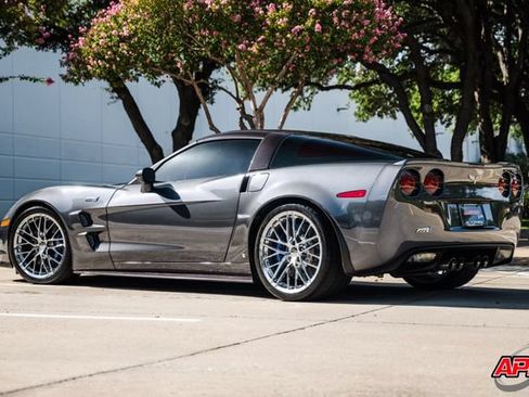 Used 2009 Chevrolet Corvette ZR1 w/ Preferred Equipment Group RWD image 3