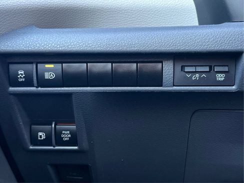 Used 2022 Toyota Sienna XLE w/ XLE Plus Package FWD image 24