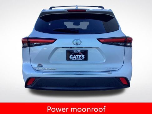 Used 2023 Toyota Highlander XLE image 10