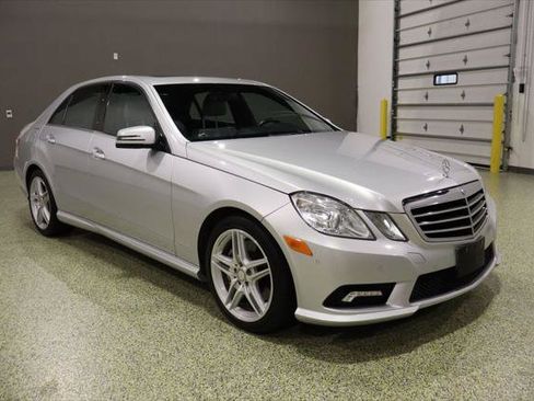 Used 2011 Mercedes-Benz E 550 4MATIC Sedan image 1