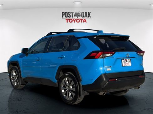 Used 2021 Toyota RAV4 XLE Premium image 5