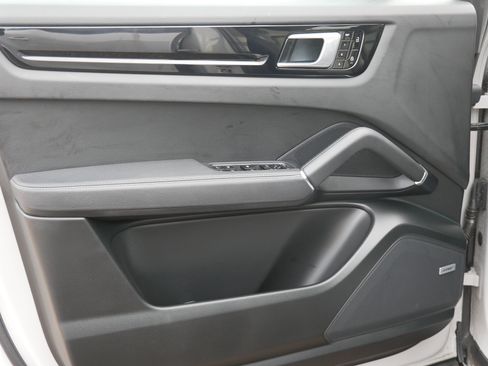 Used 2021 Porsche Cayenne image 21