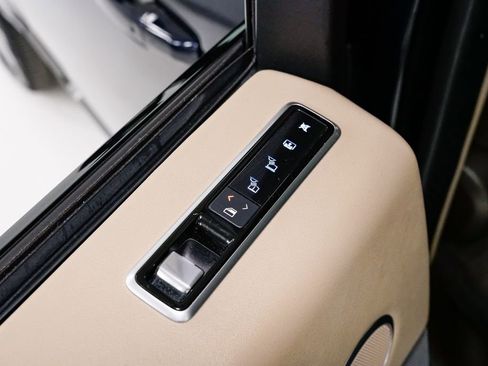 Used 2020 Land Rover Range Rover HSE image 33