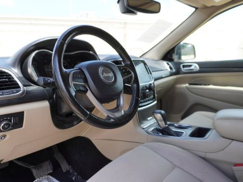 Used 2020 Jeep Grand Cherokee Laredo w/ Security & Convenience Group image 12