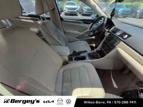 Used 2017 Volkswagen Passat 1.8T SE FWD image 6