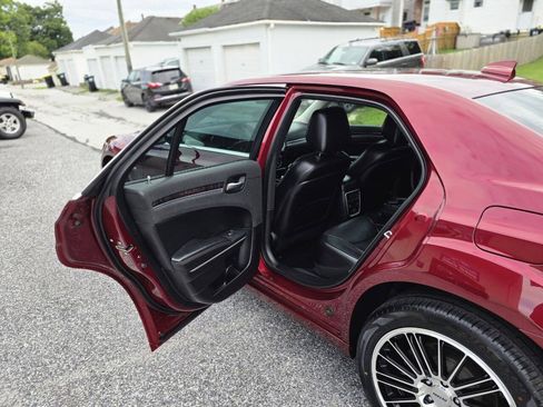 Used 2019 Chrysler 300 Limited AWD/4WD image 24