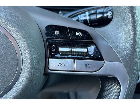 Used 2024 Hyundai Elantra SEL image 27