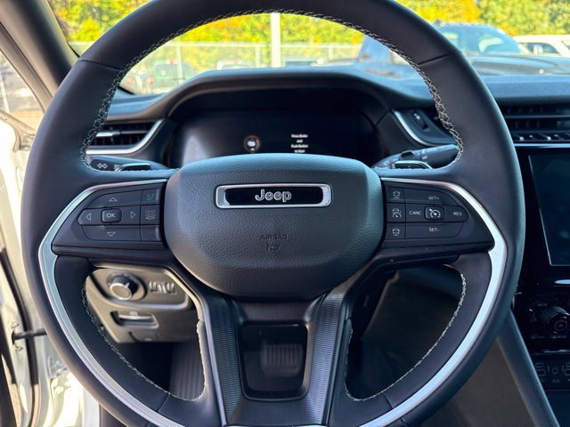 Used 2024 Jeep Grand Cherokee L Laredo AWD/4WD image 11