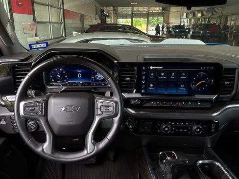 Used 2024 Chevrolet Silverado 1500 LT Trail Boss w/ LT Trail Boss Premium Package AWD/4WD image 16