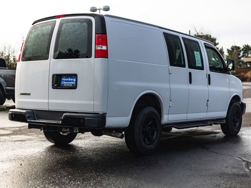 Used 2022 Chevrolet Express 2500 w/ Driver Convenience Package image 8