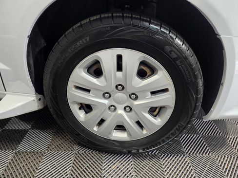 Used 2019 Dodge Grand Caravan SE image 31