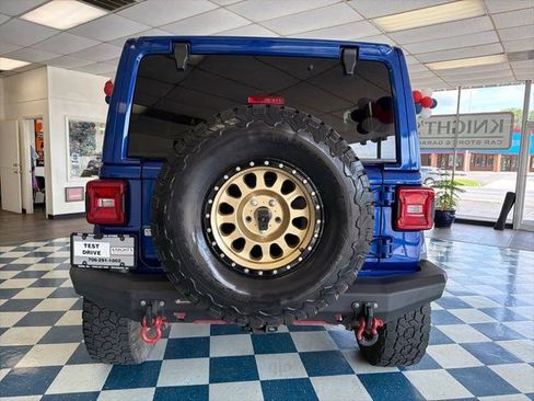 Used 2018 Jeep Wrangler Unlimited Sahara w/ Dual Top Group AWD/4WD image 6