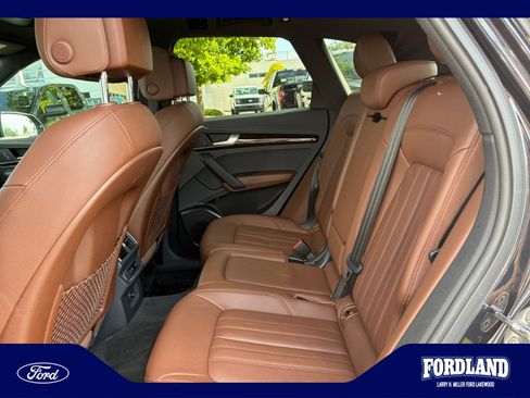 Used 2019 Audi Q5 2.0T Premium w/ Convenience Package AWD/4WD image 17