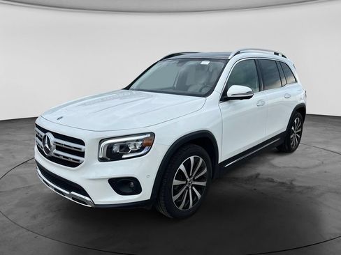 Used 2023 Mercedes-Benz GLB 250 4MATIC w/ Premium Package image 5