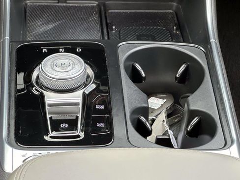 Used 2025 Kia Carnival SX FWD image 21