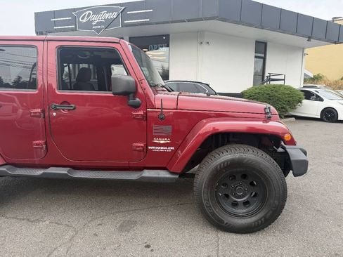 Used 2012 Jeep Wrangler Unlimited Sahara w/ Dual Top Group AWD/4WD image 7