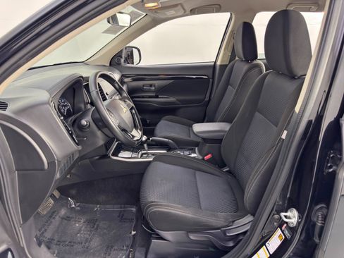 Used 2017 Mitsubishi Outlander SE image 15