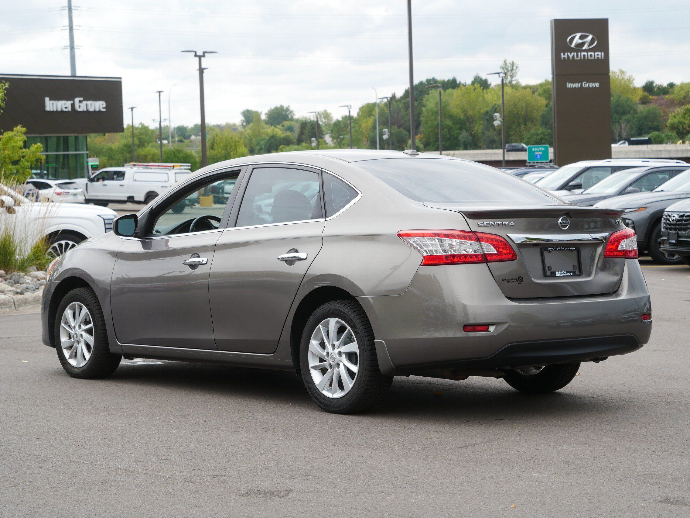 Used 2015 Nissan Sentra SV w/ Style Package FWD image 8