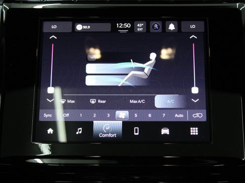 Used 2025 Jeep Grand Cherokee Laredo X image 25