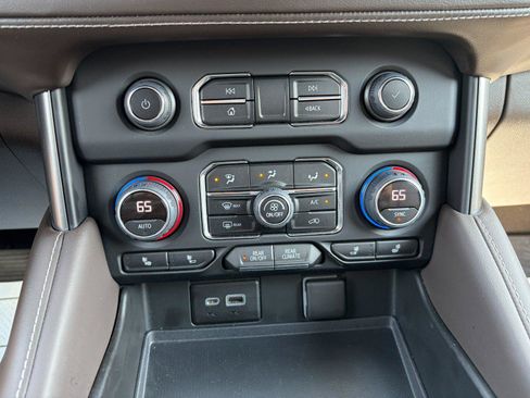 Used 2022 Chevrolet Tahoe LT AWD/4WD image 17