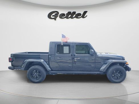 Used 2023 Jeep Gladiator Sport AWD/4WD image 3