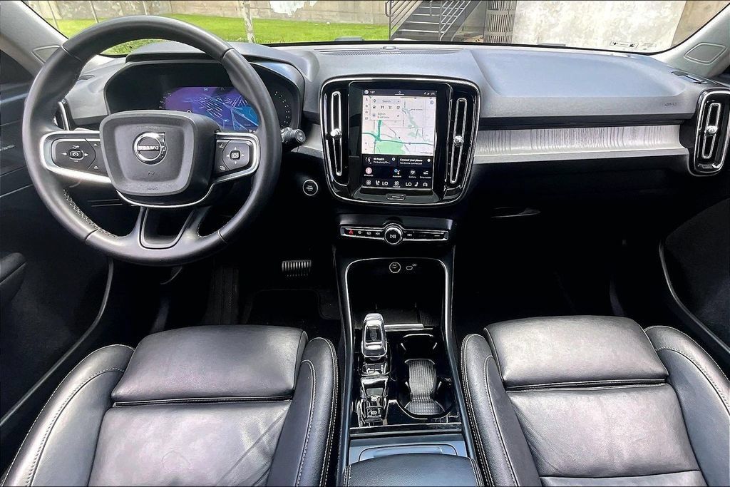 Certified 2024 Volvo XC40 B5 Plus w/ Protection Package Premier AWD/4WD image 20