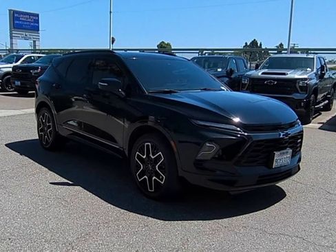 Used 2023 Chevrolet Blazer RS w/ Driver Confidence II Package FWD image 2