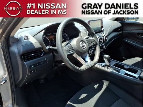 Used 2024 Nissan Sentra SV FWD image 9