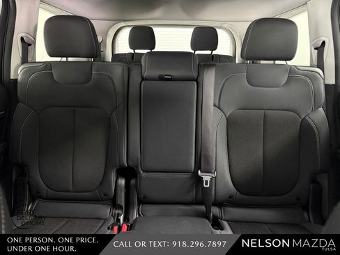 Used 2023 Jeep Grand Cherokee L Laredo image 31