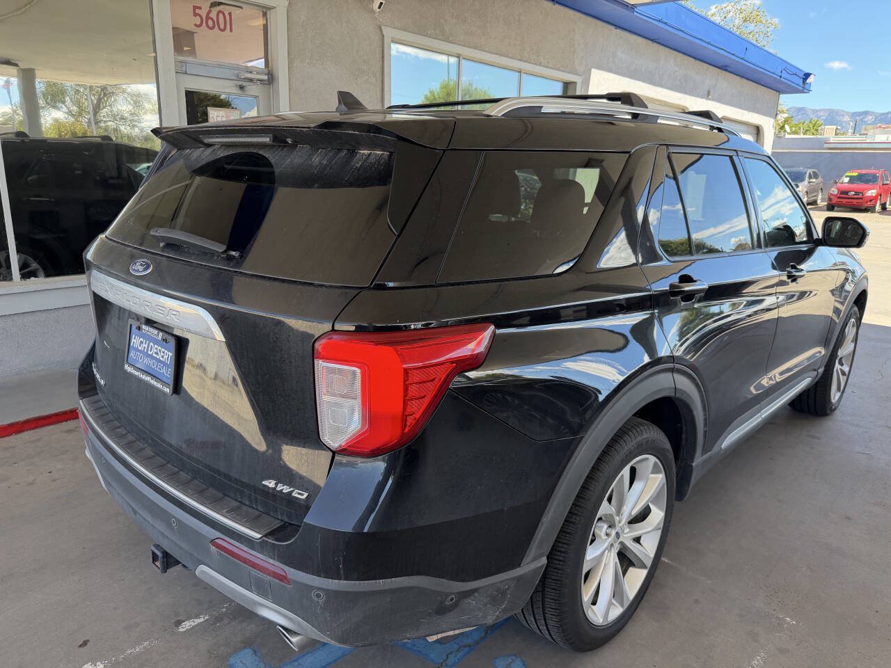 Used 2022 Ford Explorer Platinum w/ Premium Technology Package AWD/4WD image 4