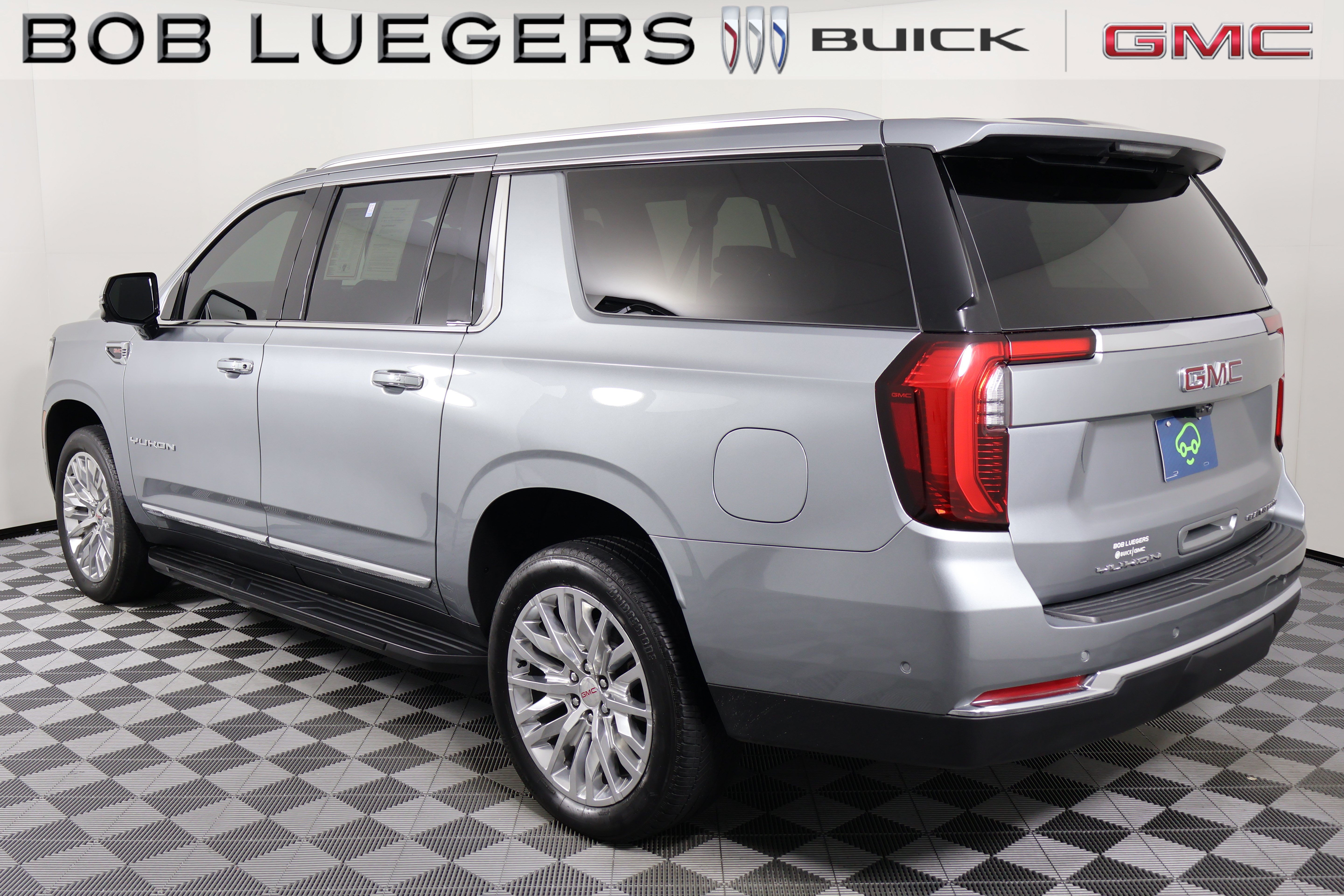 Certified 2025 GMC Yukon XL Elevation w/ Elevation Premium Package AWD/4WD image 4
