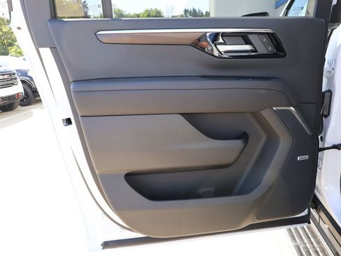 New 2026 Chevrolet Suburban High Country AWD/4WD image 27