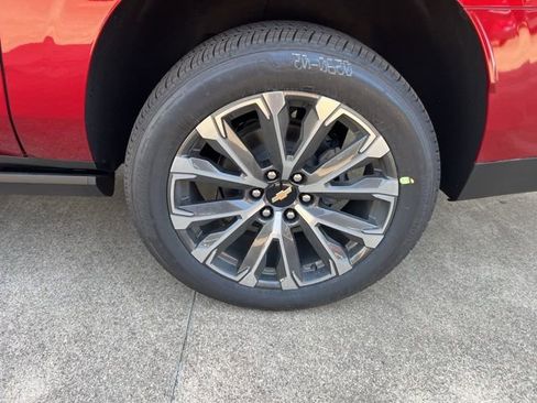 New 2025 Chevrolet Suburban High Country image 9