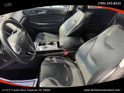 Used 2019 Ford Edge Titanium w/ Equipment Group 301A FWD image 10