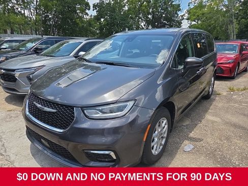 Used 2023 Chrysler Pacifica Touring-L FWD image 1