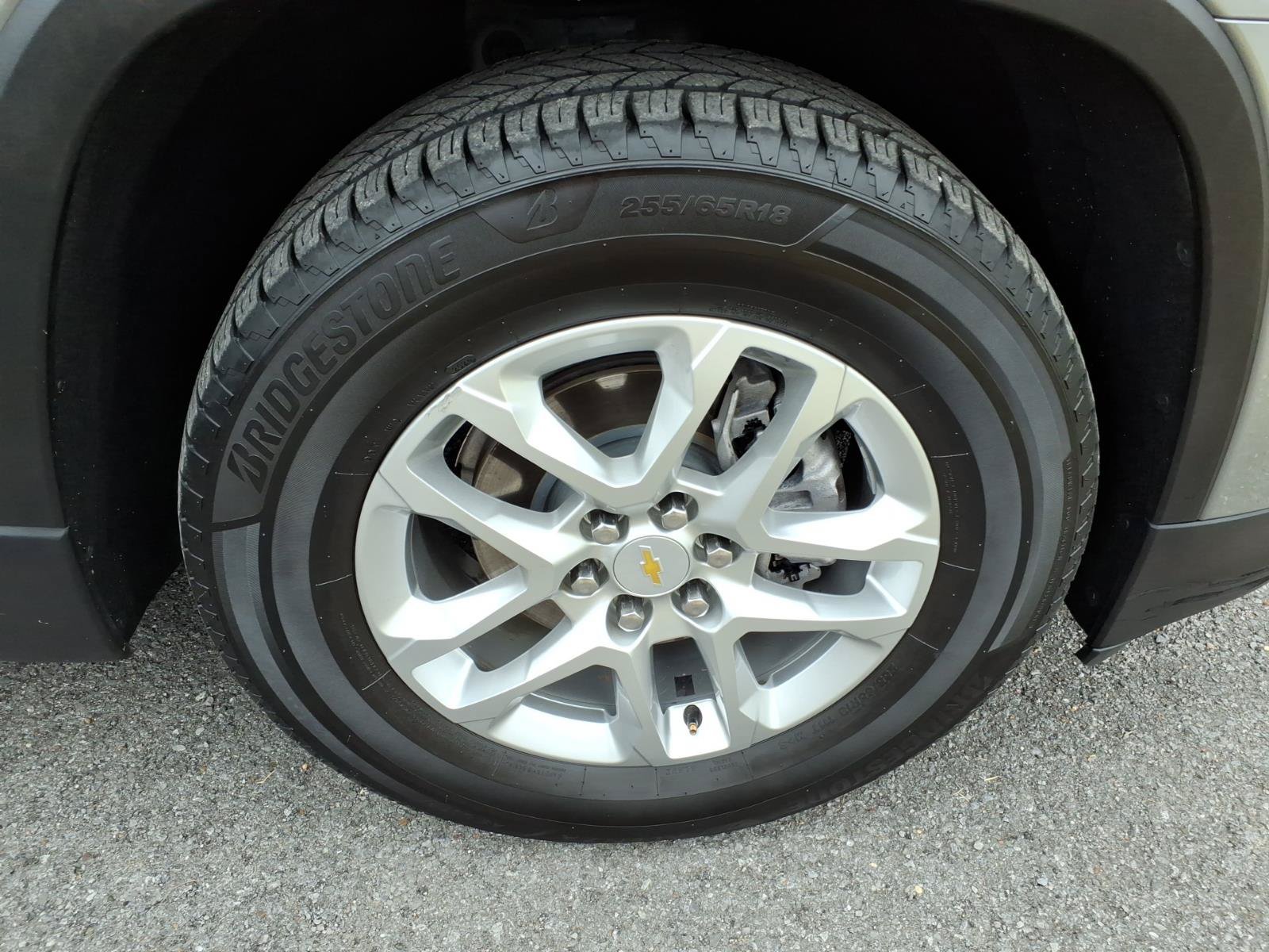 Used 2023 Chevrolet Traverse LS FWD image 7