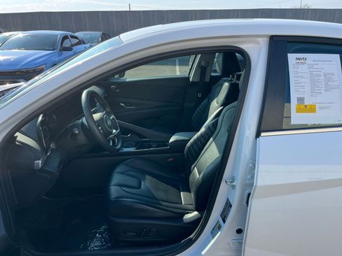 Used 2025 Hyundai Elantra Limited image 28