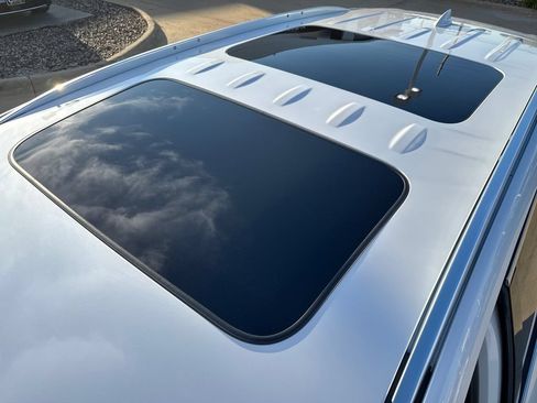 Certified 2024 Buick Enclave Avenir AWD/4WD image 9